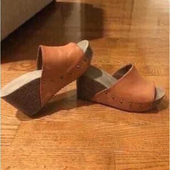 Comfy Soles By Bamboo Leeway wedge - sandal / shoe size 8. Worn once. - Picture 2 of 5